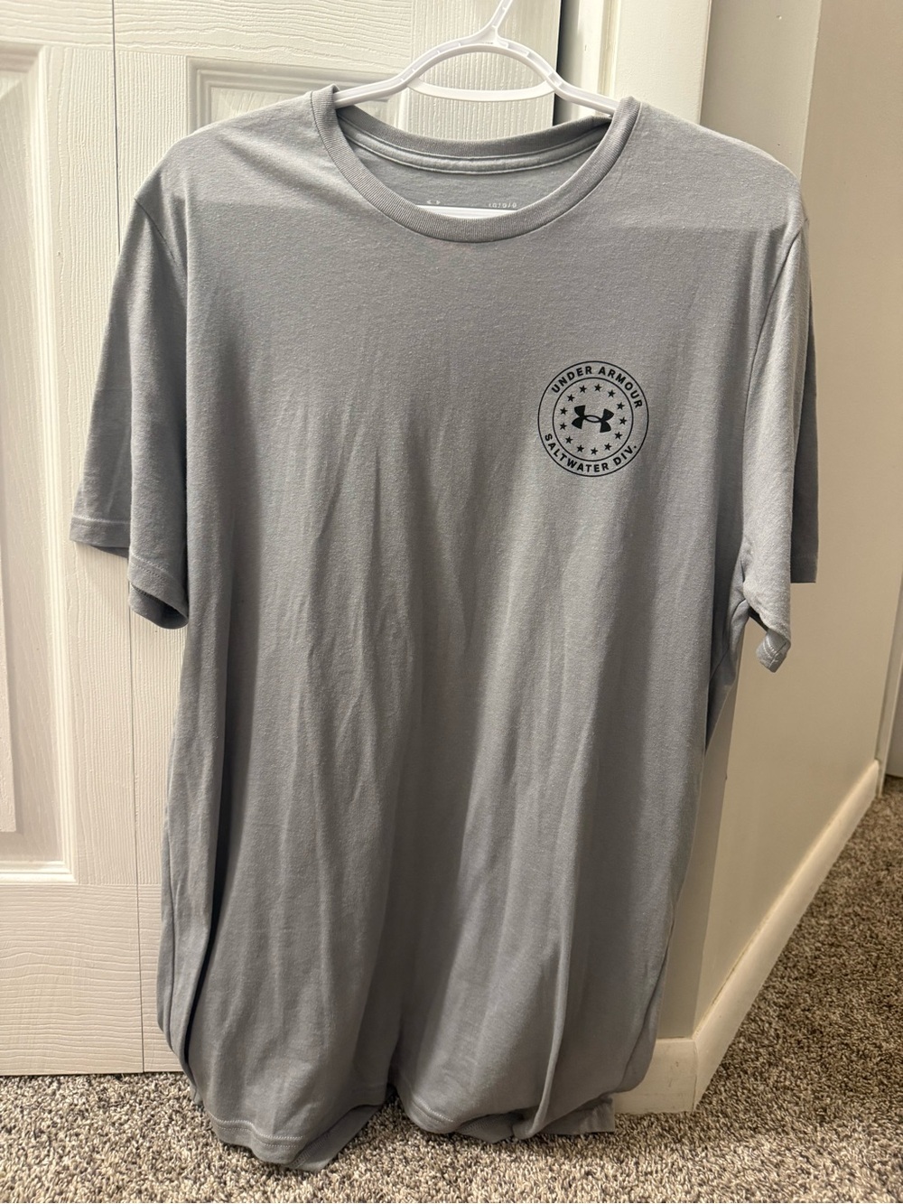 Light grey under armour tee shirt NWT